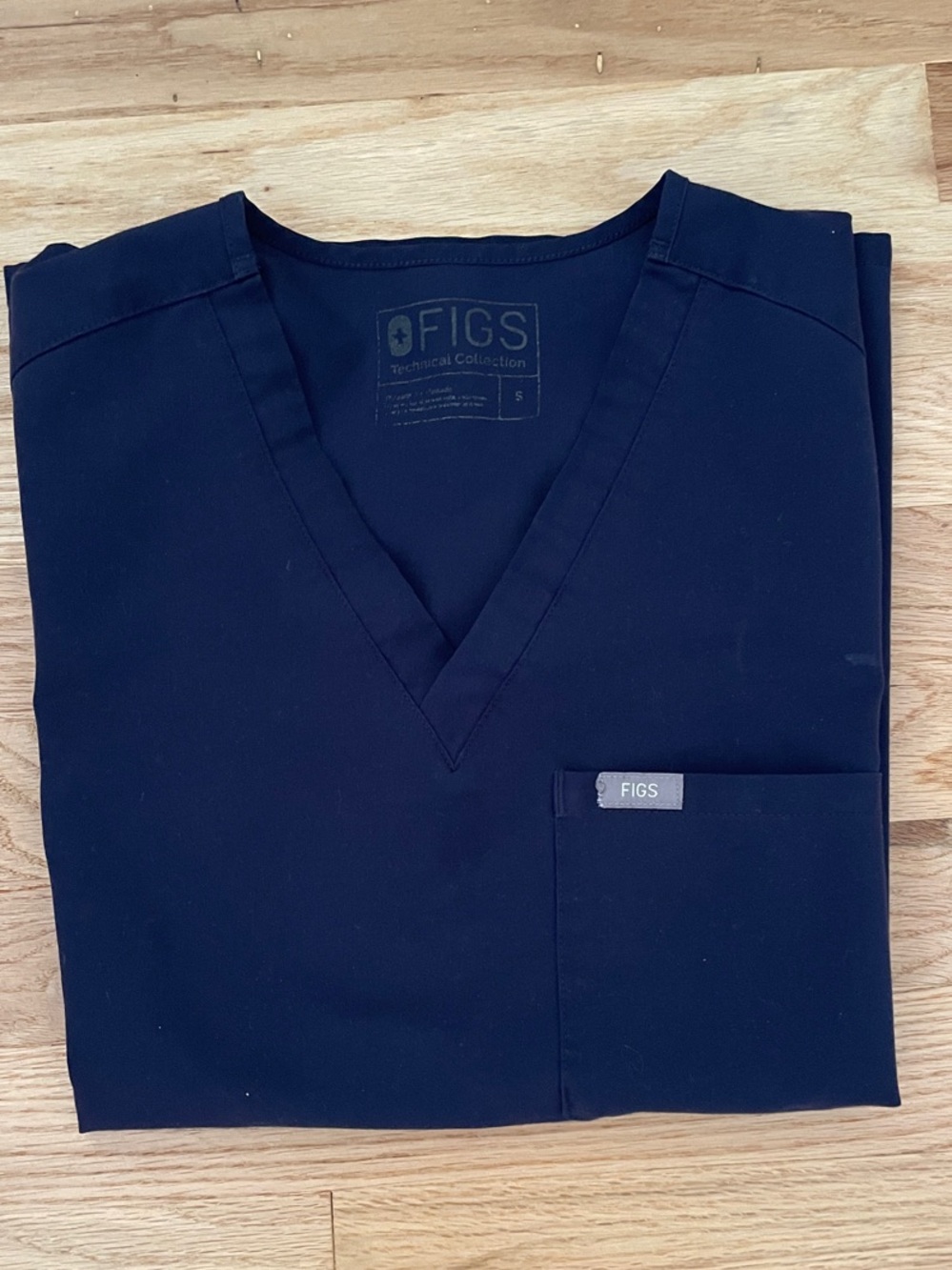 Figs Women's V-Neck Scrub Top - Navy
